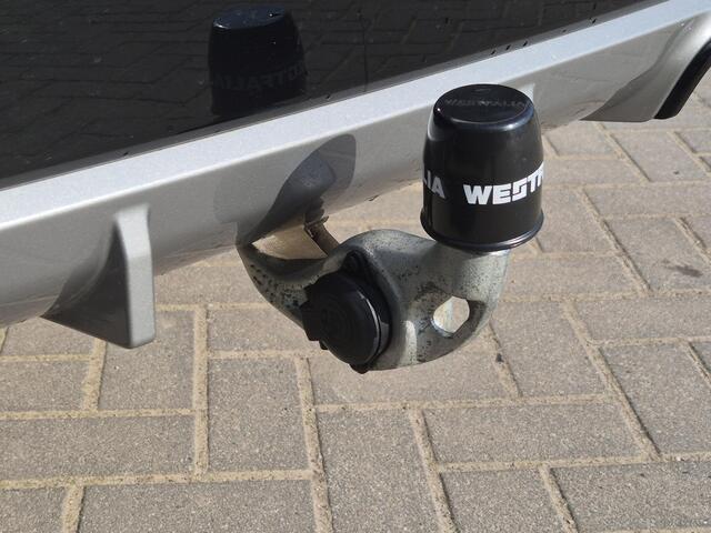 BMW X1 xDrive25e M-Sport Automaat / Accu SOH 93,97% / Elektrische wegklapbare trekhaak / Dealer onderhouden / Trekgewicht 1.700 kg / Apple Carplay Android Auto / head-up display / Rondomzicht camera / Voorstoelen verwarmd /