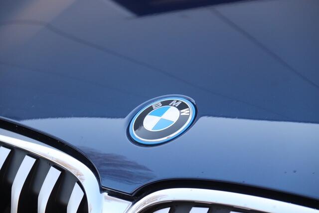 BMW X1 xDrive25e Business Edition Plus, Stoelverwarming, Stuurverwarmd, Camera, Pano, Navi