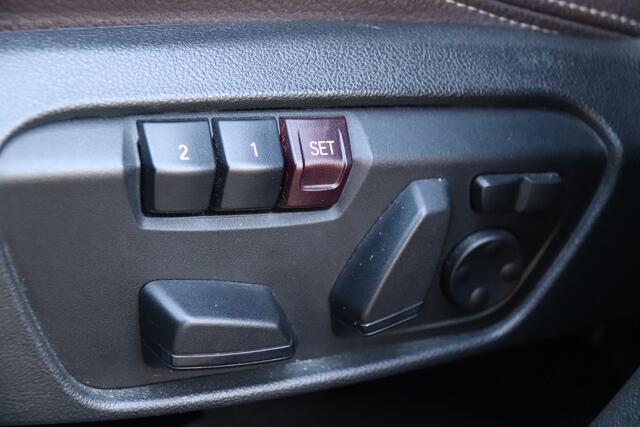 BMW X1 xDrive25e Business Edition Plus, Stoelverwarming, Stuurverwarmd, Camera, Pano, Navi