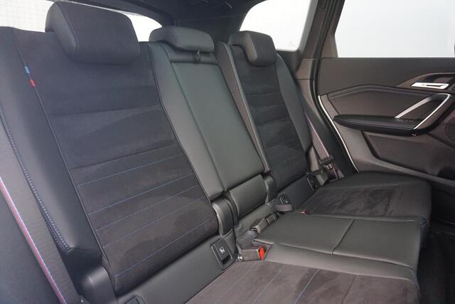 BMW X1 sDrive20i M Sport Pro / Trekhaak / Panoramadak / Keyless entry / Adaptieve LED koplampen / Stoel & Stuurwielverwarming