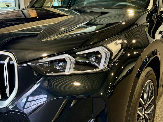 BMW X1 sDrive18i Shadow Line M-Sport | Parkeerhulp met camera | Stoelverwarming | Carplay/Android