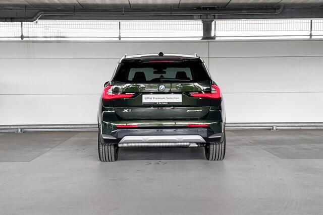 BMW X1 xDrive25e | Actiefstoelen voor | Glazen panoramadak