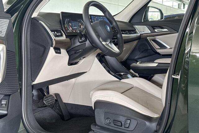 BMW X1 xDrive25e | Actiefstoelen voor | Glazen panoramadak