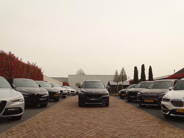 BMW X1 sDrive20i Sportif | All-Black | Uniek | Custom | 19 inch | Nav