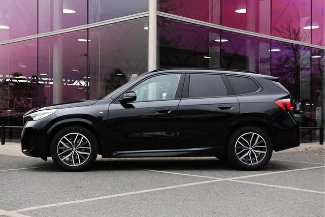 BMW X1 sDrive18i M Sport Automaat / Panoramadak / Sportstoelen / M Adaptief onderstel / Achteruitrijcamera