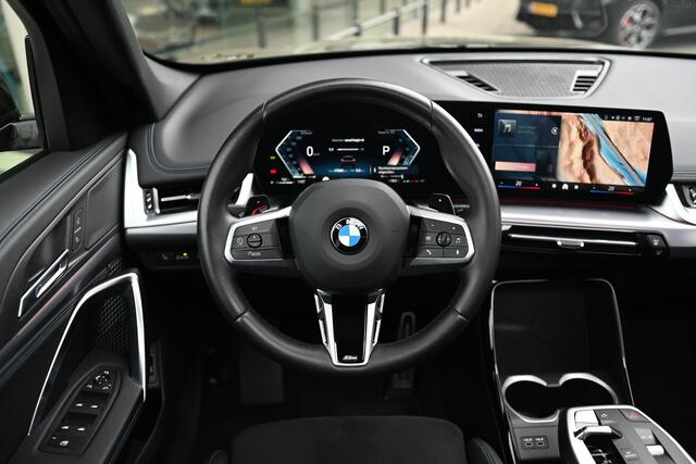 BMW X1 sDrive18i M Sport Automaat / Panoramadak / Sportstoelen / M Adaptief onderstel / Achteruitrijcamera