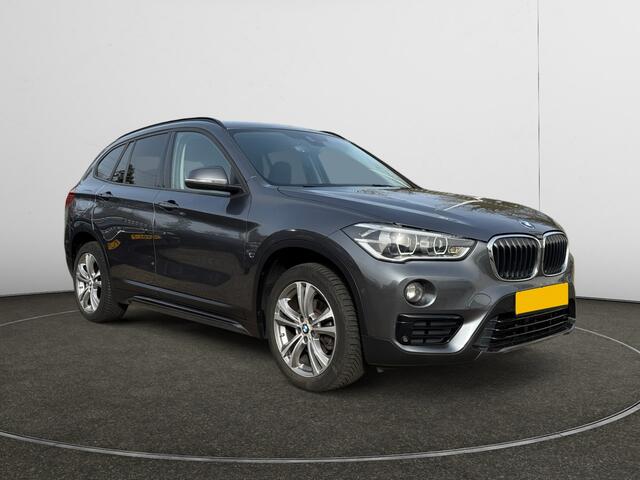 BMW X1 sDrive18i High Executive Aut- Sport Interieur, Stoelverwarming, Park Assist, Xenon Led