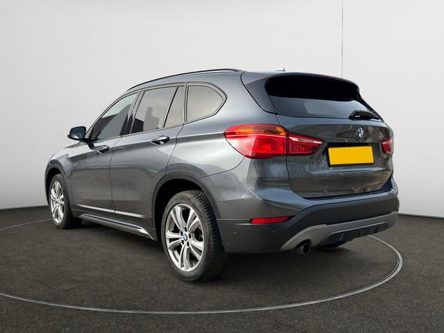 BMW X1 sDrive18i High Executive Aut- Sport Interieur, Stoelverwarming, Park Assist, Xenon Led