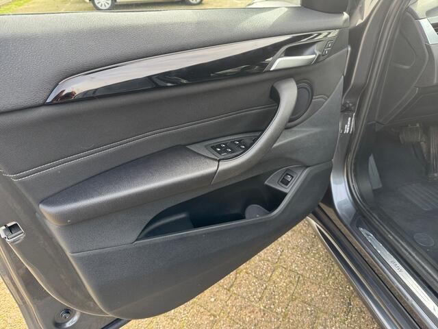 BMW X1 sDrive18i High Executive Aut- Sport Interieur, Stoelverwarming, Park Assist, Xenon Led