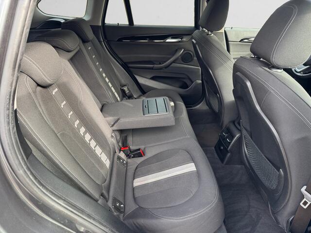 BMW X1 sDrive18i High Executive Aut- Sport Interieur, Stoelverwarming, Park Assist, Xenon Led