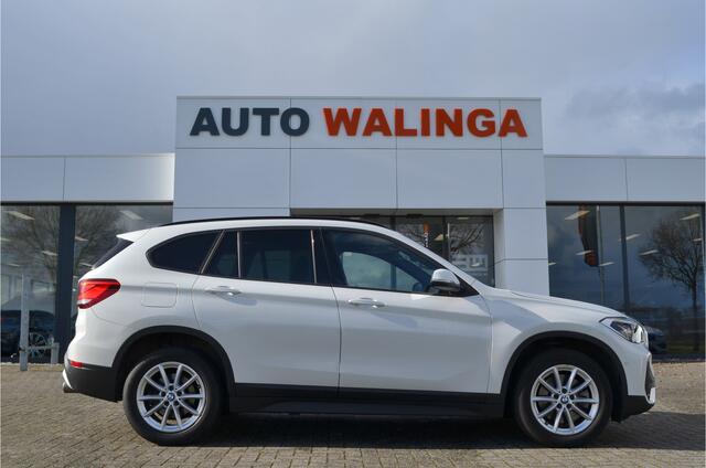 BMW X1 sDrive20i 180pk Automaat | Panoramdak | Carplay | Head Up | Achteruitrij camera |Stoelverwarming | Dealer Metallic Lak