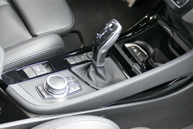 BMW X1 sDrive18i High Executive. Camera, Leer, StoelVerw, Full Led, Elek A Klep, 19"LM Velgen