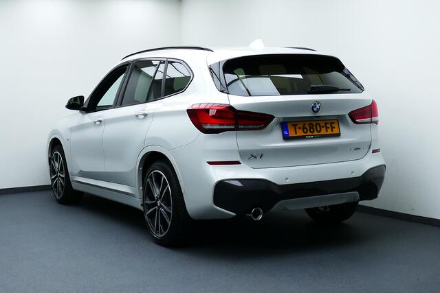 BMW X1 sDrive18i High Executive. Camera, Leer, StoelVerw, Full Led, Elek A Klep, 19"LM Velgen