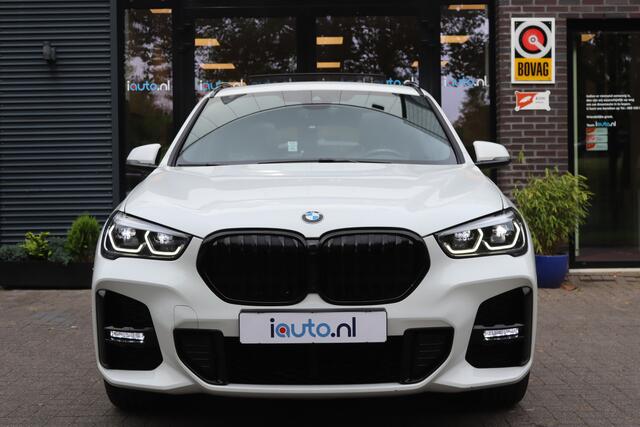 BMW X1 xDrive25e 220pk M-Sport Shadow Line Pano/LED/Keyless/Navi+/Sfeer/Leder Dakota/DAB/19"