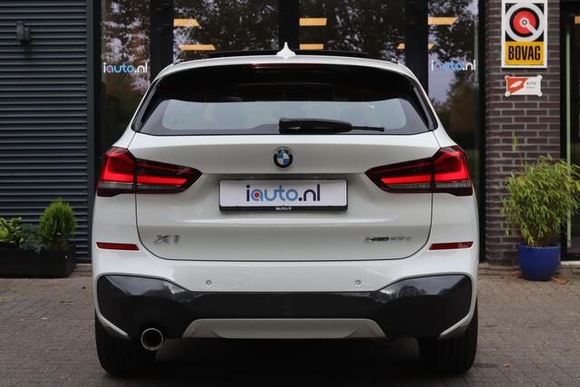 BMW X1 xDrive25e 220pk M-Sport Shadow Line Pano/LED/Keyless/Navi+/Sfeer/Leder Dakota/DAB/19"