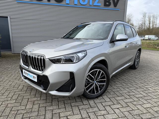 BMW X1 sDrive20i M Sport Premium Pakket Panoramadak Trekhaak Achteruitrijcamera Stoelverwarming Keyless Entry Carplay