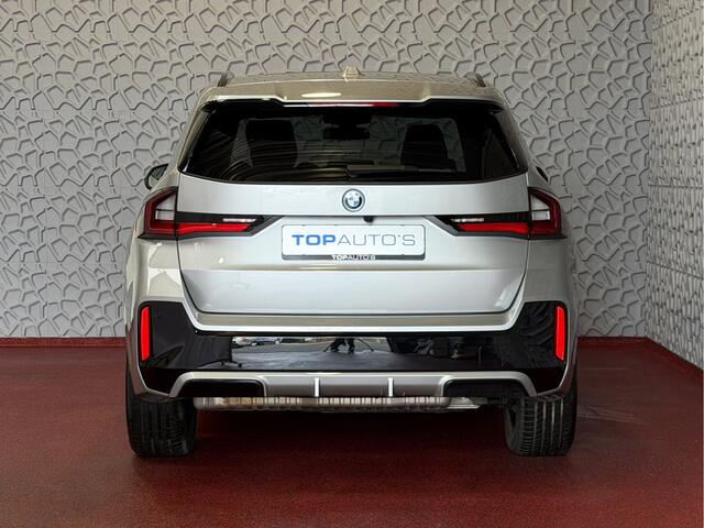 BMW X1 XDRIVE 25E M-SPORT LED PANO.SCHUIFDAK HEADUP ELEK.KLEP NAVI 360.CAM STOELVERW M-SHADOW LINE ELEK.STOEL ZWARTE.HEMEL 06/2025 PHEV PLUG IN HYBRID AWD 4X4 4WD ? Top Auto's. Al 30 Jaar uw Bmw Specialist in , BMW M / M Sport / PHEV / HEV / Hybrid / Mhev / 25e