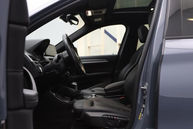 BMW X1 xDrive25e 220 PK High Executive M-Sport PHEV, Leder, Panoramadak, Head-Up, Camera, Keyless