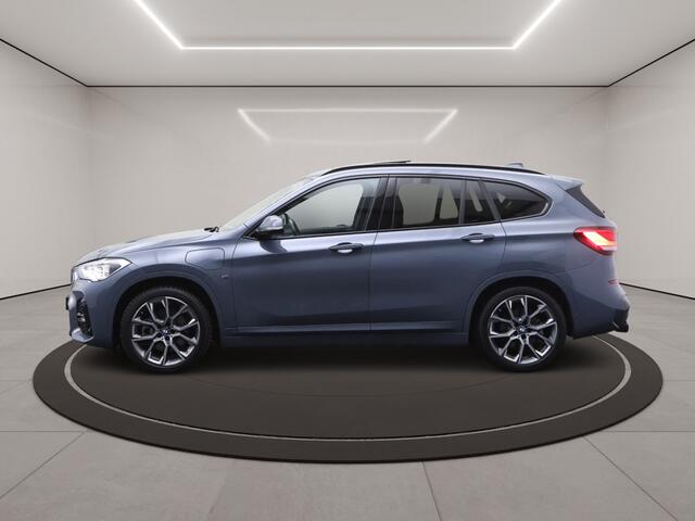 BMW X1 xDrive25e 220 PK High Executive M-Sport PHEV, Leder, Panoramadak, Head-Up, Camera, Keyless