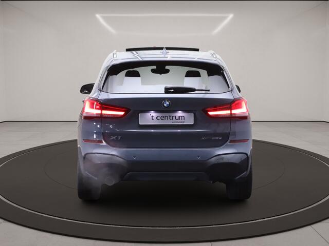 BMW X1 xDrive25e 220 PK High Executive M-Sport PHEV, Leder, Panoramadak, Head-Up, Camera, Keyless