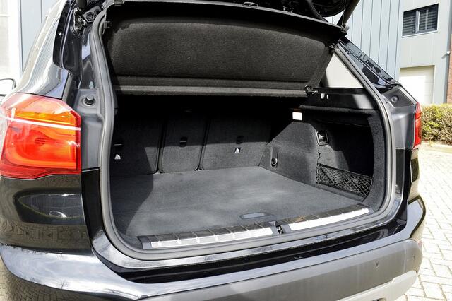 BMW X1 sDrive18i High Executive Rijklaarprijs-Garantie Panoramadak Leder interieur Led Navigatie Head-up