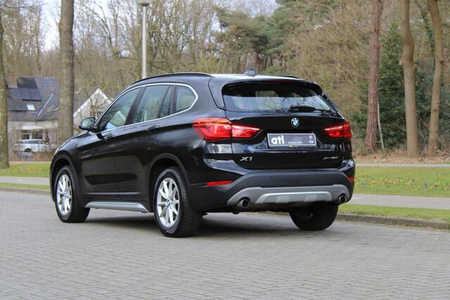 BMW X1 xDrive20i X-Line, Leer, Navi, LED, Trekhaak, Sportstoelen, Stoelverwarming, Alarm, Adaptief onderstel, etc.