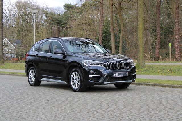BMW X1 xDrive20i X-Line, Leer, Navi, LED, Trekhaak, Sportstoelen, Stoelverwarming, Alarm, Adaptief onderstel, etc.