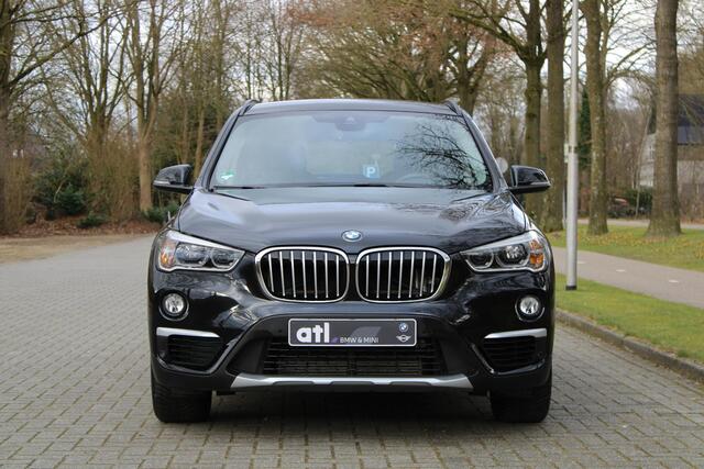 BMW X1 xDrive20i X-Line, Leer, Navi, LED, Trekhaak, Sportstoelen, Stoelverwarming, Alarm, Adaptief onderstel, etc.