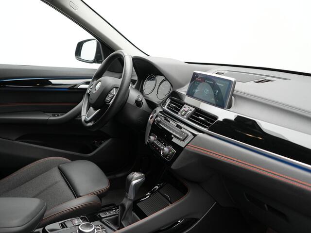 BMW X1 xDrive25e Sportline PHEV 221pk Dealer O.H | Trekhaak Afn. | Camera | Sportstoelen & Stuur Verwarmd | BMW LED | Hifi Audio | Navigatie | DAB | 18" L.M | Plug In Hybrid |