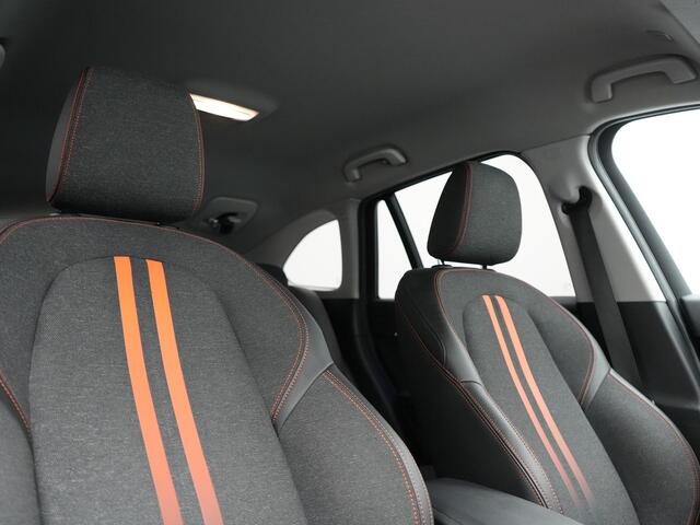 BMW X1 xDrive25e Sportline PHEV 221pk Dealer O.H | Trekhaak Afn. | Camera | Sportstoelen & Stuur Verwarmd | BMW LED | Hifi Audio | Navigatie | DAB | 18" L.M | Plug In Hybrid |