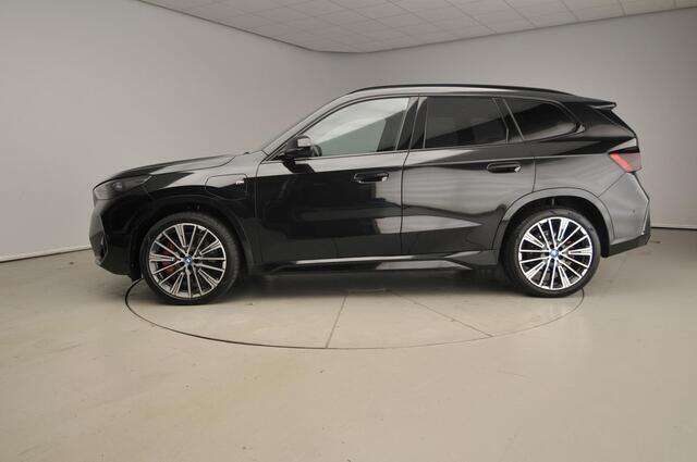 BMW X1 xDrive25e | M-Sportpakket | LED | Navigatie | Panoramadak | Stoelverwarming | Keyles go | DAB | Alu 20 inch
