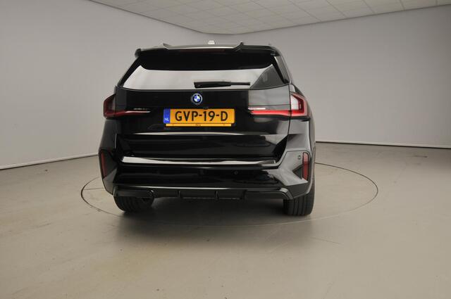 BMW X1 xDrive25e | M-Sportpakket | LED | Navigatie | Panoramadak | Stoelverwarming | Keyles go | DAB | Alu 20 inch