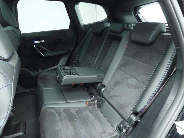 BMW X1 xDrive25e | M-Sportpakket | LED | Navigatie | Panoramadak | Stoelverwarming | Keyles go | DAB | Alu 20 inch