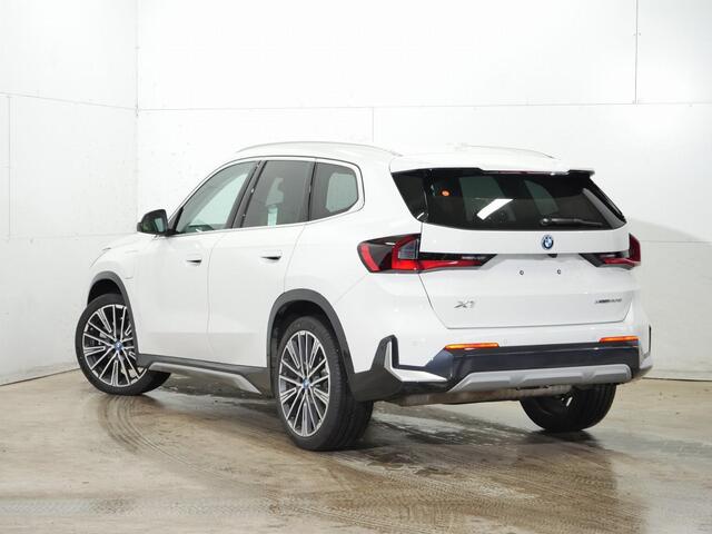 BMW X1 xDrive30e | 20" | Trekhaak | Actief zetel | 360 cam | Harman/kardon