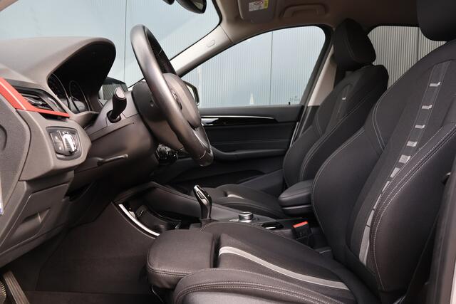 BMW X1 xDrive20i High Executive Sportline Automaat | Trekhaak | Stoelverwarming | Camera | Elektr. Achterklep | 18 Inch