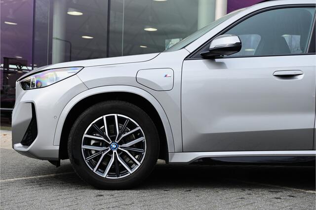 BMW X1 xDrive25e M Sport Automaat / Sportstoelen / M Adaptief onderstel / Comfort Access / Achteruitrijcamera / Adaptieve LED / Stoelverwarming