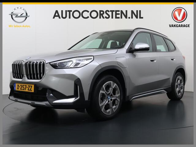 BMW X1 xDrive25e 4WD Hybride 245pk AUT-7 Leder Trekhaak LED Adap.Cruise Camera Navi Sportstoelen Dual-Ecc ParkAssist PDC Apple Carplay Android Lmv Elek.Achterklep ConnectDrive Isofix DAB Led Regen-Lichtsensor Lane Assist Wifi AWD 1.700KG Trekgewicht 1e Eigenaar 
