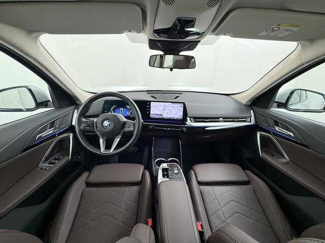 BMW X1 xDrive25e 4WD Hybride 245pk AUT-7 Leder Trekhaak LED Adap.Cruise Camera Navi Sportstoelen Dual-Ecc ParkAssist PDC Apple Carplay Android Lmv Elek.Achterklep ConnectDrive Isofix DAB Led Regen-Lichtsensor Lane Assist Wifi AWD 1.700KG Trekgewicht 1e Eigenaar 