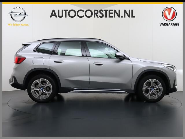 BMW X1 xDrive25e 4WD Hybride 245pk AUT-7 Leder Trekhaak LED Adap.Cruise Camera Navi Sportstoelen Dual-Ecc ParkAssist PDC Apple Carplay Android Lmv Elek.Achterklep ConnectDrive Isofix DAB Led Regen-Lichtsensor Lane Assist Wifi AWD 1.700KG Trekgewicht 1e Eigenaar 