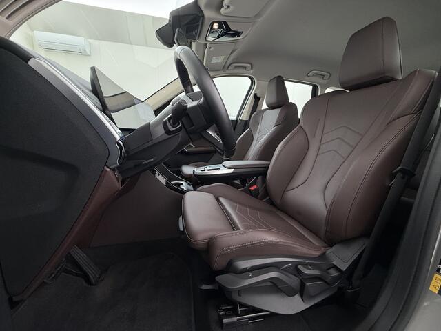 BMW X1 xDrive25e 4WD Hybride 245pk AUT-7 Leder Trekhaak LED Adap.Cruise Camera Navi Sportstoelen Dual-Ecc ParkAssist PDC Apple Carplay Android Lmv Elek.Achterklep ConnectDrive Isofix DAB Led Regen-Lichtsensor Lane Assist Wifi AWD 1.700KG Trekgewicht 1e Eigenaar 