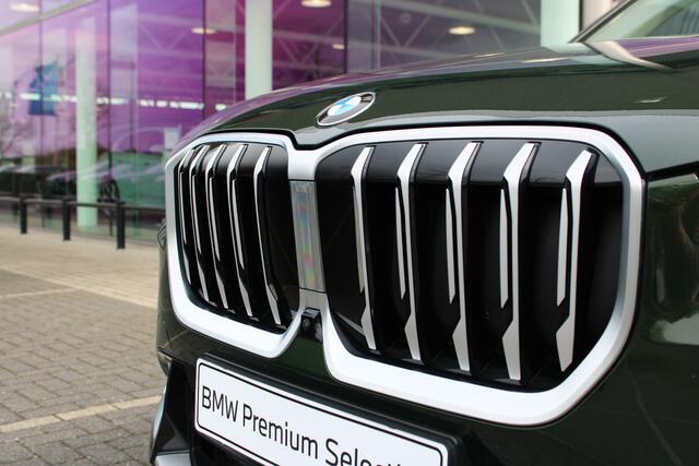 BMW X1 sDrive20i High Executive xLine Automaat / Trekhaak / Panoramadak / Sportstoelen / Adaptieve LED / Head-Up / Harman-Kardon /