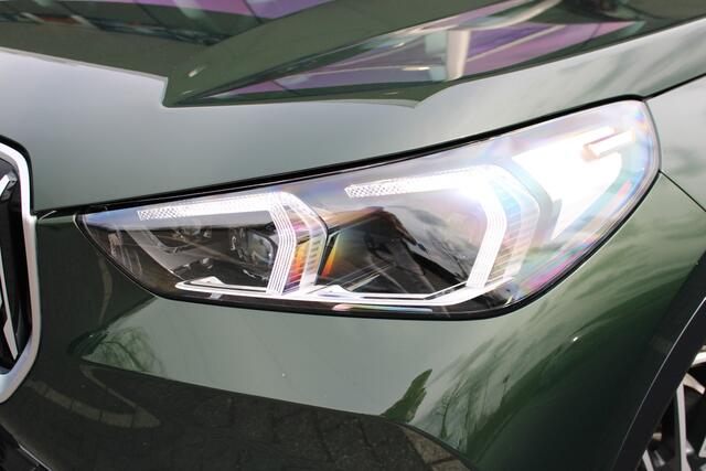 BMW X1 sDrive20i High Executive xLine Automaat / Trekhaak / Panoramadak / Sportstoelen / Adaptieve LED / Head-Up / Harman-Kardon /