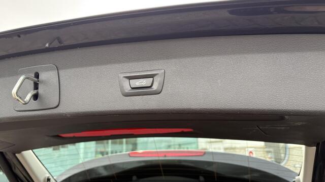 BMW X1 sDrive18i High Executive Schuifdak, trekhaak, leer