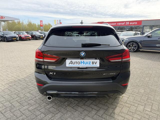 BMW X1 xDrive25e Executive Sport Line Panoramadak Navi Plus Head-Up Display Achteruitrijcamera LED Stoelverwarming