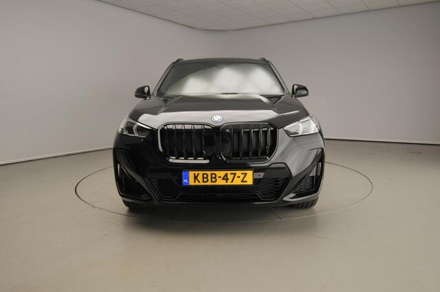 BMW X1 xDrive25e M-Sportpakket / Trekhaak / Sportstoelen / Getint glas / Harman-Kardon / Head-up / Alu wielen 19 inch