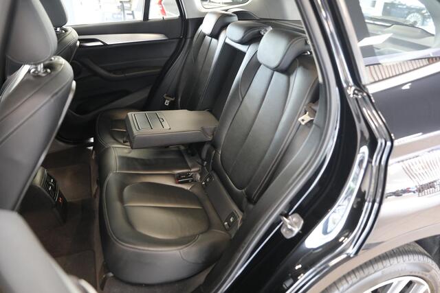 BMW X1 sDrive18i High Executive | Schuif-open dak | X-LINE | Leer | DAB+ | 19''