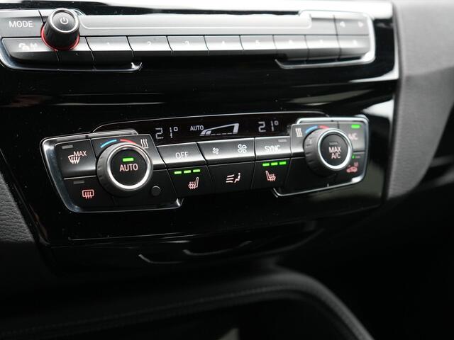 BMW X1 sDrive18i M Sport 141pk | Trekhaak Afn. | Camera | Lederen Sportstoelen Verwarmd | Navigatie | Cruise Control | LED Koplampen | 18"L.M |