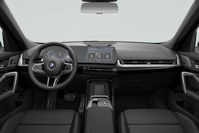 BMW X1 sDrive20i M-Sport Pro / Harman Kardon / Driving Assistant Plus / Adaptieve LED koplampen / Trekhaak Zwenkbaar / 19 Inch