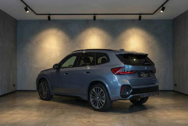 BMW X1 23 i xDrive M Sport Leder l Panorama l Harman l HUD l Shadow Lin