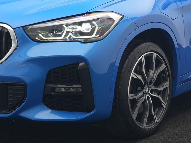 BMW X1 xDrive25e M Sport PHEV 221pk Dealer O.H. | Camera | Sportstoelen & Stuur Verwarmd | Sfeerverlichting | Cruise Control | Navigatie | DAB | 19"L.M | Plug In Hybrid |